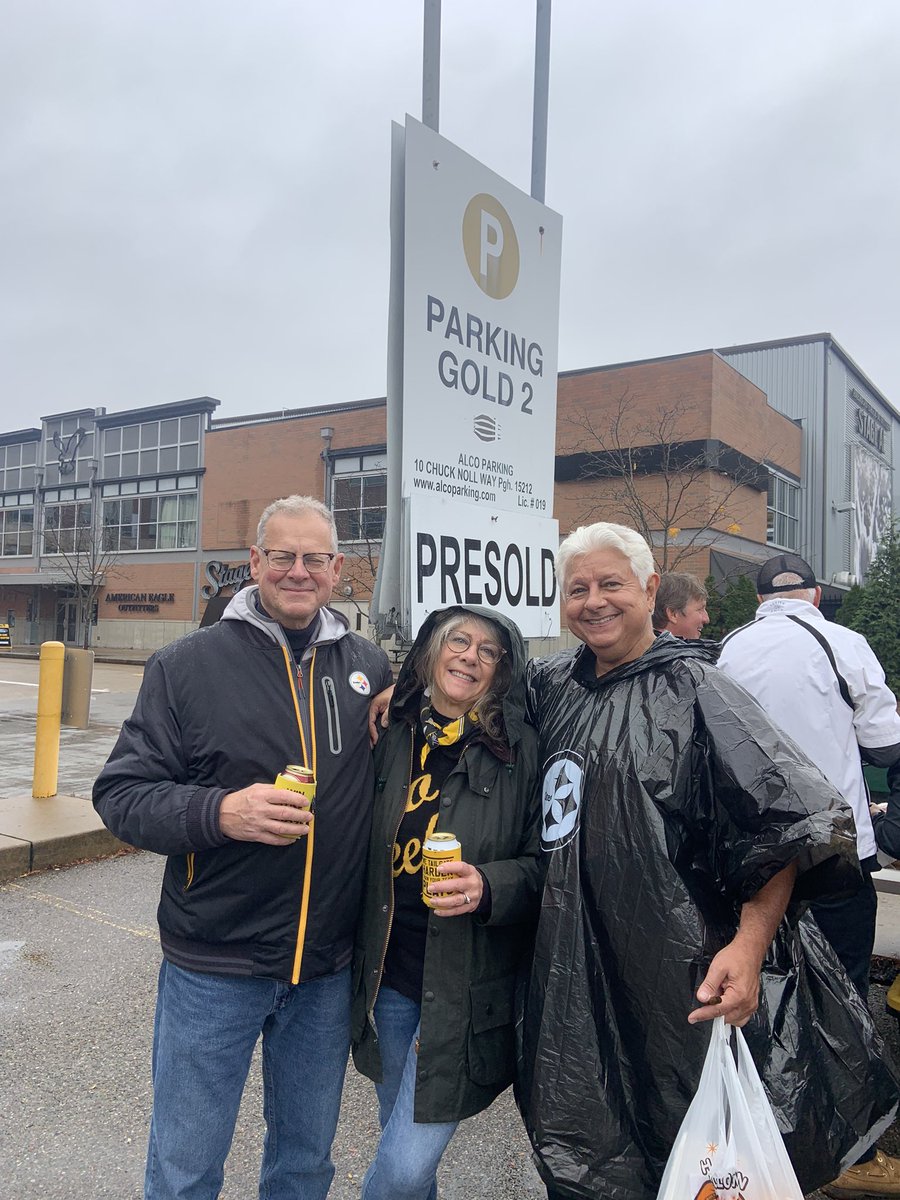 RLaz's tweet image. Steelers Losing 9 to 3 at halftime
🔥 🇨🇦 
🔥 🇨🇦 
🔥 🇨🇦 

For the Love ❤️ of God ✝️ 🙏 end this Distraction NOW Art, Coach T &amp;amp; Omar

Don’t waste one more second on Dead Man Walking Canada &amp;amp; put him &amp;amp; Steelers Nation out of our misery before it costs us the 7th Lombardi 🏆 in Vegas