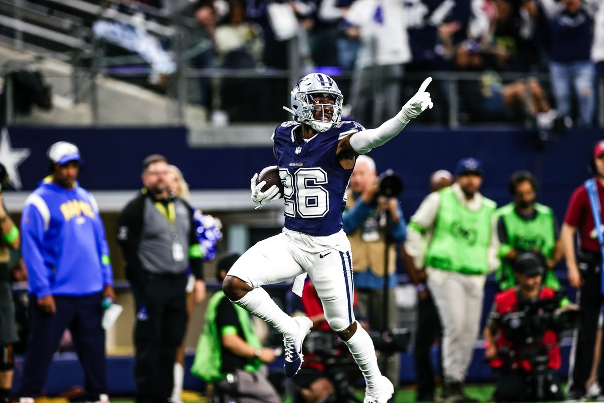 dallascowboys's tweet photo. Back to work 🔥 https://t.co/uW2BDO0hwh