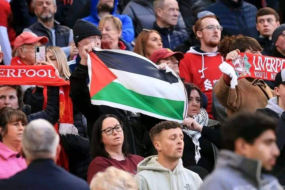 GillxYNWAx's tweet photo. #Proud to stand with Palestine  ✊️Main Stand Anfield today. https://t.co/5yGgwvHZWf