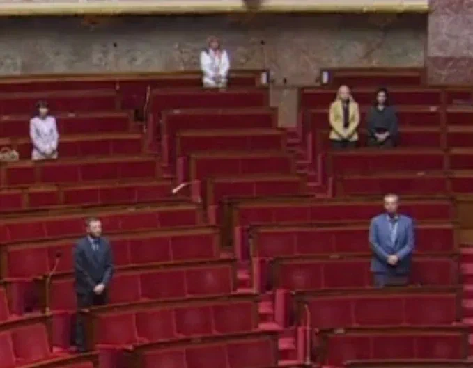 @MeloniGemma @ERICZEMMOUR2022 Ce qu'ils font ? Eh ben des minutes de silence avec la GAUCHE ,la MACRONIE et les LR pour le 'PETIT ANGE ' ! Voilà !