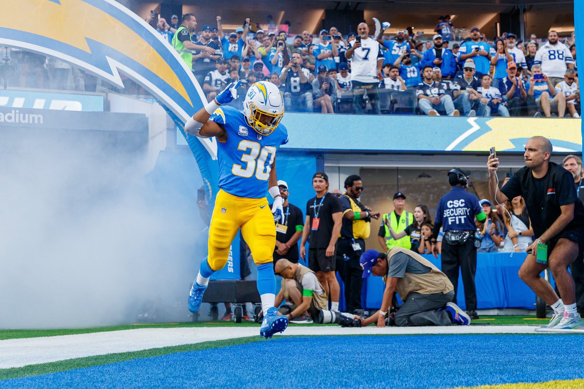 AustinEkeler's tweet photo. #SNF ⚡️ https://t.co/GTfgRrHAmD