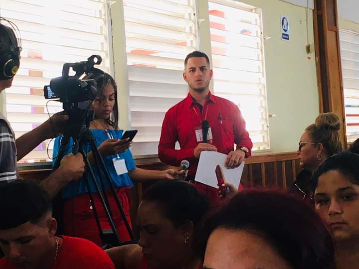 RoqueNeilyn's tweet photo. En #Sandino sesiona la Asamblea #12CongresoUJC  .Los 80 delegados debaten sobre  el funcionamiento de la organización, el trabajo político e ideológico, la importancia del estudio de la historia de Cuba, la política de cuadros y el trabajo en redes sociales. #UnidosXCuba https://t.co/JSoWFwPkdB