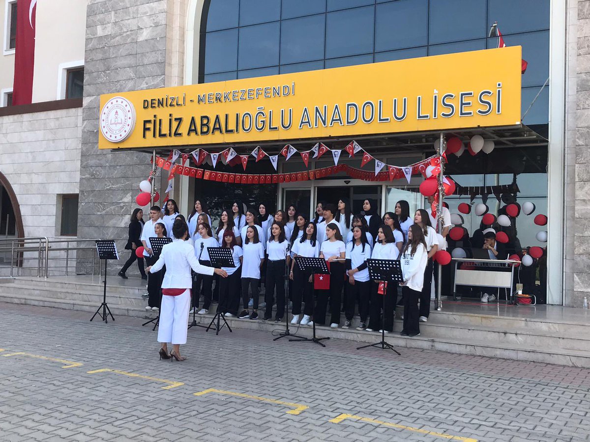 FevziYetik's tweet photo. Bir ay boyunca öğretmeniyle öğrencisiyle Cumhuriyetimizin kuruluşunun 100. Yılı münasebetiyle gerçekleştirdiğimiz etkinlikleri bu gün kutlama programıyla taçlandırdık. Emeği geçen herkese minnettarız. Muhteşemsin FAAL
@tcmeb 
@Yusuf__Tekin
@Emre_Caliskann 
 @fevzi_yetik20 https://t.co/jBeT9oUSQu
