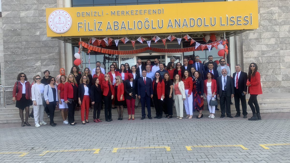 FevziYetik's tweet photo. Bir ay boyunca öğretmeniyle öğrencisiyle Cumhuriyetimizin kuruluşunun 100. Yılı münasebetiyle gerçekleştirdiğimiz etkinlikleri bu gün kutlama programıyla taçlandırdık. Emeği geçen herkese minnettarız. Muhteşemsin FAAL
@tcmeb 
@Yusuf__Tekin
@Emre_Caliskann 
 @fevzi_yetik20 https://t.co/jBeT9oUSQu