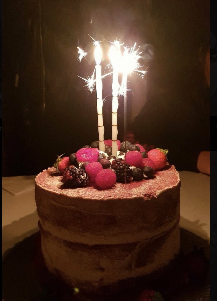 Me_Like10's tweet photo. @EKiMMM8 Mutlu yaşlar canım🎈
İyilikler güzellikler olsun hayatında🙏
   🥰🩵💜🧡🎂🍀🎉 https://t.co/aEhPEBEGHa