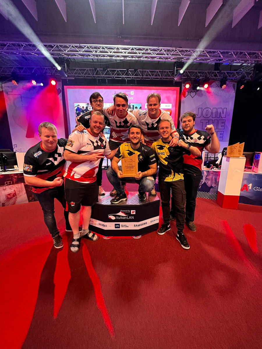 xTreMe_CS_'s tweet image. CS2 @VulkanLAN 2023 Champions! 🏆🎉

War mir eine Ehre zusammen mit den Kings @Maku_CS @Intercepti0nCS @OfficialfarmaG @keef_cs die erste CS2 LAN zu gewinnen ❤

Danke auch an @AustrianForce für alles 😊❤