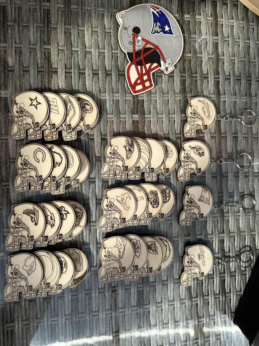 Ab heute werden wieder 2 Schlüsselanhänger verlost.
Schreibt einfach welches Team ihr wollt und nächste Woche wird dann unter allen Tweets 2 ausgelost.
Gerne RT und folgen
Alle Teams verfügbar  !!!

#nfl #rtlnfl #FOOTBALLISBACK #football #NFLTwitter