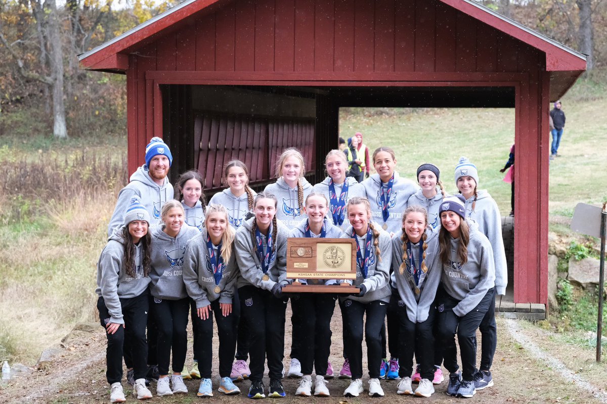 owlxc's tweet image. 🏆🏆2020-2021-2022-2023🏆🏆

Some of the toughest girls in the State. XC is ONLY a TEAM sport in these girls minds! #NastyTough #Family 💙