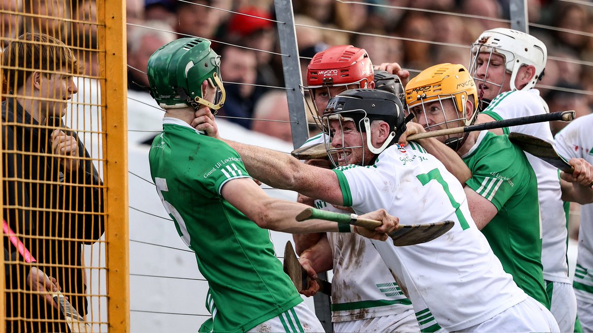 O’Loughlin Gaels' Sean Bolger gets a full throated defence from Paddy Mullen of Ballyhale Shamrocks as tempers flare during the @KilkennyCLG Senior Hurling Final today at UPMC Nowlan Park 📸 #CapturingHistory