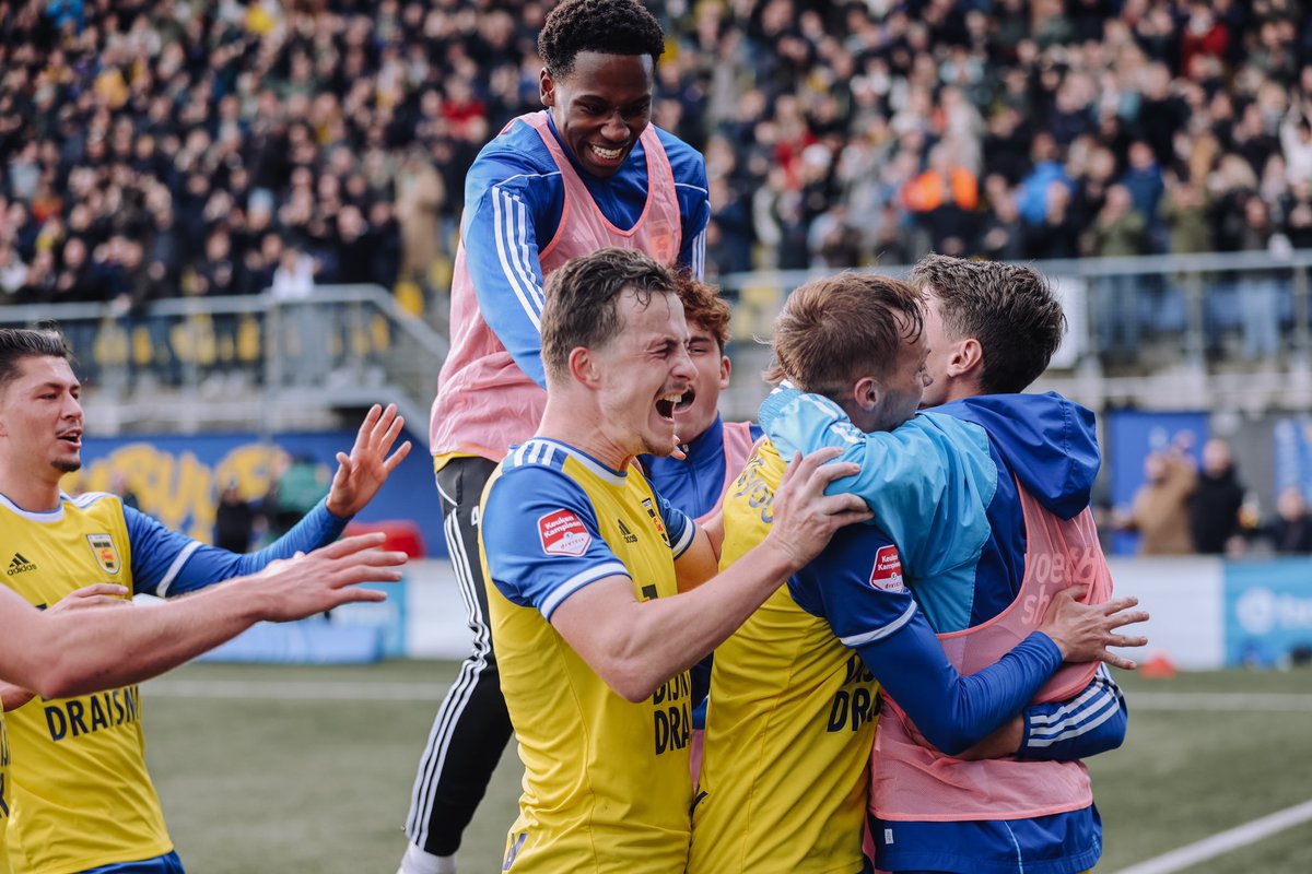SCCambuurLwd's tweet photo. WAT. EEN. 𝗢𝗡𝗧𝗟𝗔𝗗𝗜𝗡𝗚! 💥🤩

#CAMGRO https://t.co/yecweCtQvr
