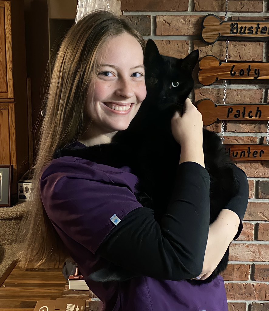 HuntersHayniac's tweet photo. @DetroitRedWings Frankie’s favorite licensed veterinary technician 🐈‍⬛♥️ https://t.co/RBmIZPaCcu