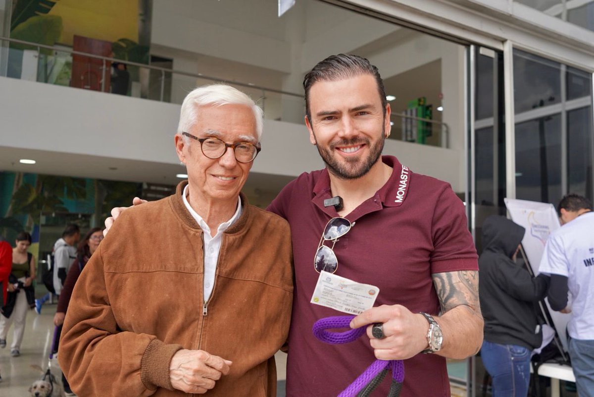 JERobledo's tweet photo. 👏🏻Por una ciudad más digna y llena de cultura para todos, apoya la lista de Dignidad & Compromiso para Concejo de Bogotá. Acompañe a @dasilvaprada a su lugar de votación para ejercer su derecho al voto, invitó a las y los bogotanos a respaldar las listas del logo morado. 🟣

Quedan pocas horas para el cierre de las 🗳️urnas y tu voto será muy importante para transformar la ciudad. #YoVotoRobledo