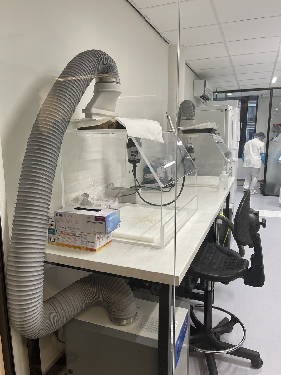 ZED_Deutschland's tweet image. Der Islamische Staat verübte in 2014 an den #ÊzîdInnen einen #Genozid aus, mehrere hundert von Massengräbern zeugen davon.

Unter der Leitung der für IS-Verbrechen zuständigen UN-Ermittlungsgruppe #UNITAD werden diese Massengräber seit Jahren geöffnet.