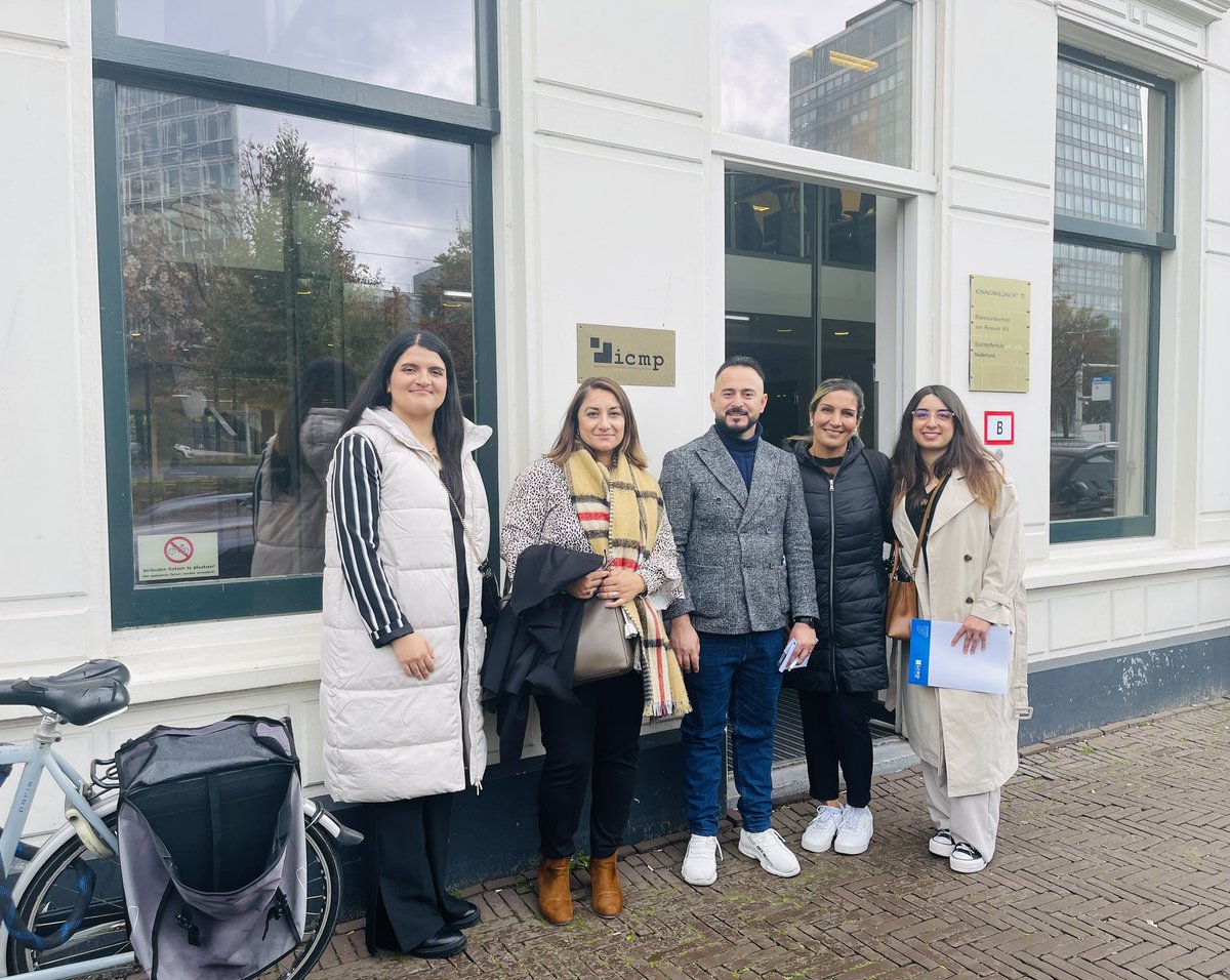 ZED_Deutschland's tweet image. Der Islamische Staat verübte in 2014 an den #ÊzîdInnen einen #Genozid aus, mehrere hundert von Massengräbern zeugen davon.

Unter der Leitung der für IS-Verbrechen zuständigen UN-Ermittlungsgruppe #UNITAD werden diese Massengräber seit Jahren geöffnet.