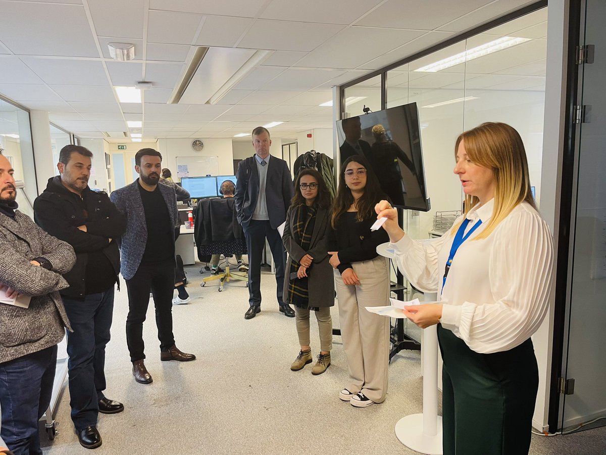 ZED_Deutschland's tweet image. Der Islamische Staat verübte in 2014 an den #ÊzîdInnen einen #Genozid aus, mehrere hundert von Massengräbern zeugen davon.

Unter der Leitung der für IS-Verbrechen zuständigen UN-Ermittlungsgruppe #UNITAD werden diese Massengräber seit Jahren geöffnet.