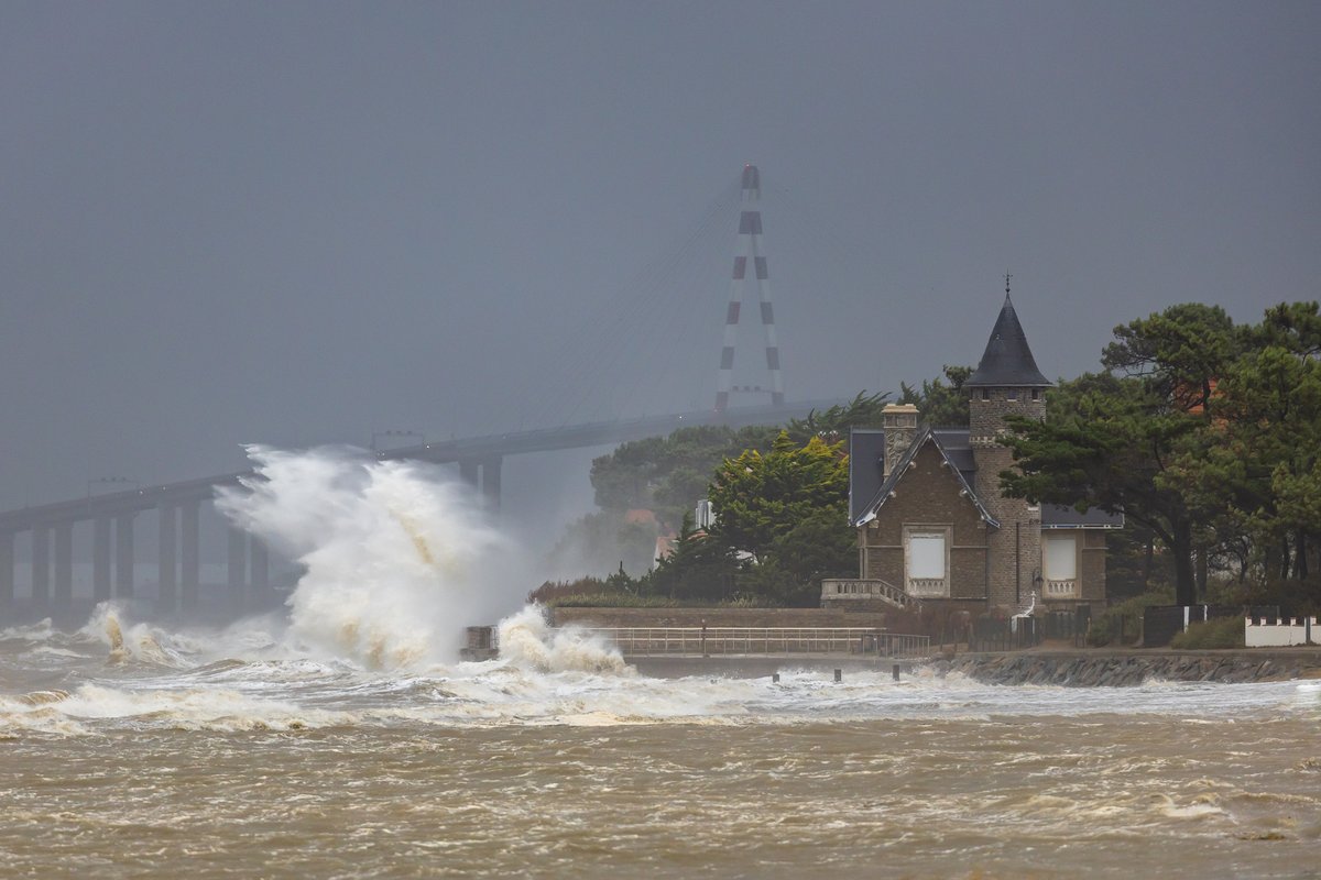 Tempête Céline le samedi 28 octobre 2023.
#SaintBrevinlesPins #estuairedelaLoire #LoireAtlantique #Paysdelaloire #tempêteCéline #StormHour #ThePhotoHour