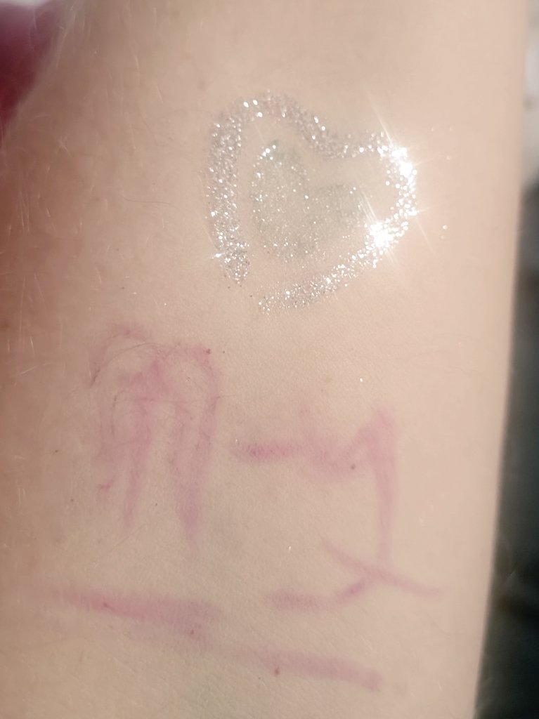 Sunday night relax... and tattooing!
Artwork by my daughter.

I have always told you that my heart Is green.
Stay tuned as @circularityfi is here!

@beaboutyourlife
@DScamron
@gl0geta

#LifeWithKids #DesperateFather #GreenHeart #CircularityFinance