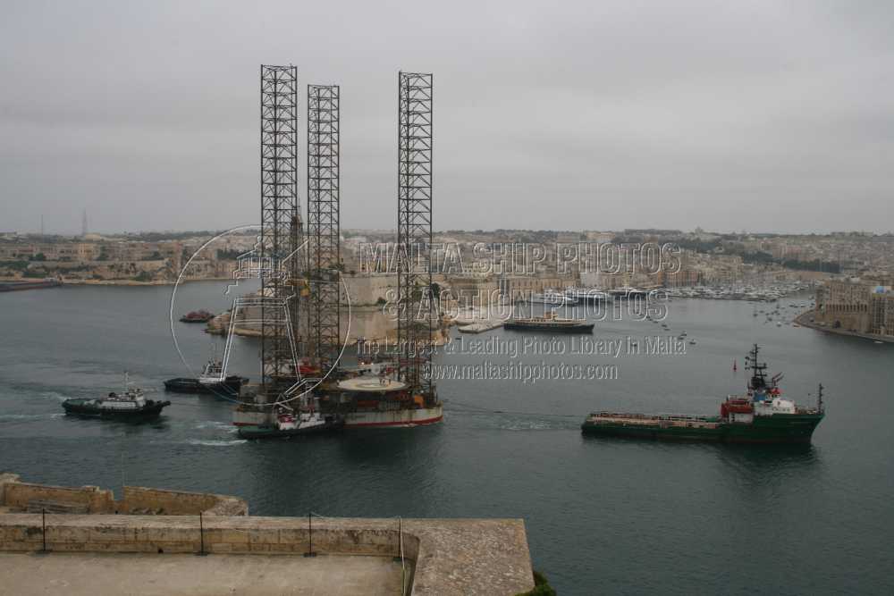 Shipguru's tweet photo. #Yugoslavianbuilt #supplyship #BRODOSPAS_MOON #towing #swedishbuilt #jackuprig #DELTA_QUEEN #entering #grandharbourmalta - 03.11.2008 - https://t.co/nfgboxc3g3 - NO PHOTOS can be used or manipulated without our permission https://t.co/uqDBT2IWIo