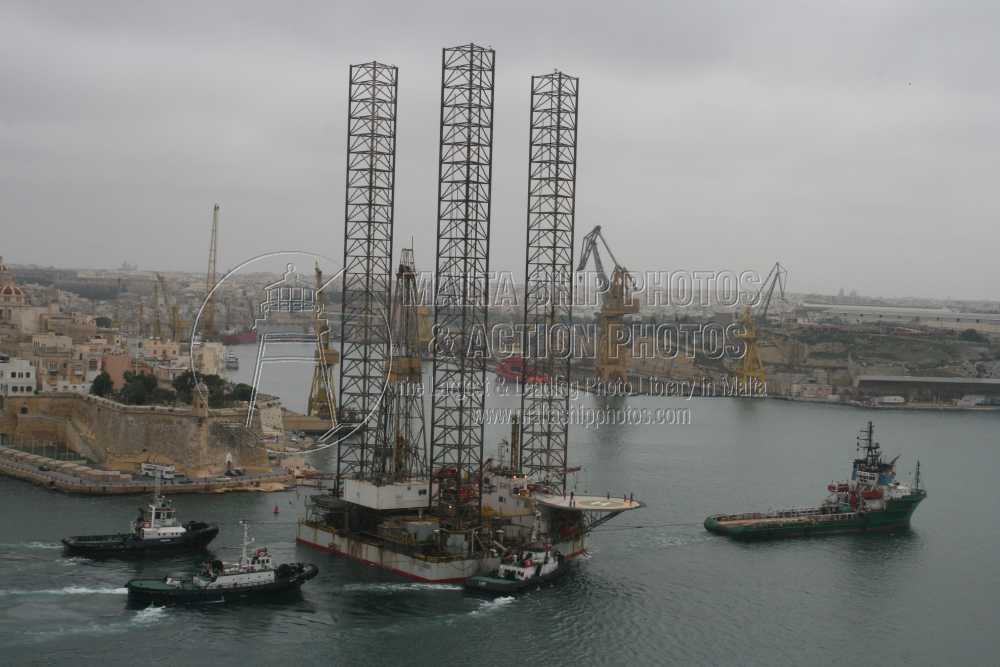 Shipguru's tweet photo. #Yugoslavianbuilt #supplyship #BRODOSPAS_MOON #towing #swedishbuilt #jackuprig #DELTA_QUEEN #entering #grandharbourmalta - 03.11.2008 - https://t.co/nfgboxc3g3 - NO PHOTOS can be used or manipulated without our permission https://t.co/uqDBT2IWIo