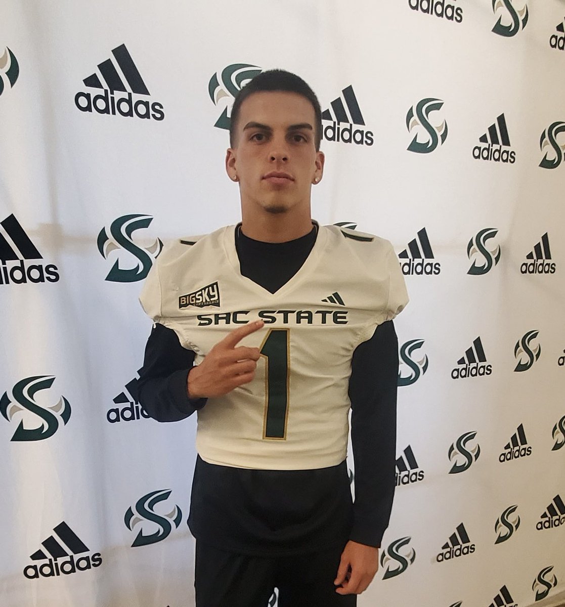 DrewAmico11's tweet photo. Had a great time at @SacHornetsFB this weekend thank you for the hospitality!

@CoachCal19 @coachTWALK6 @CoachAJGracia @CoachParks72 
@CoachCherokee @CoachAJCoop https://t.co/drvJLlTPmG