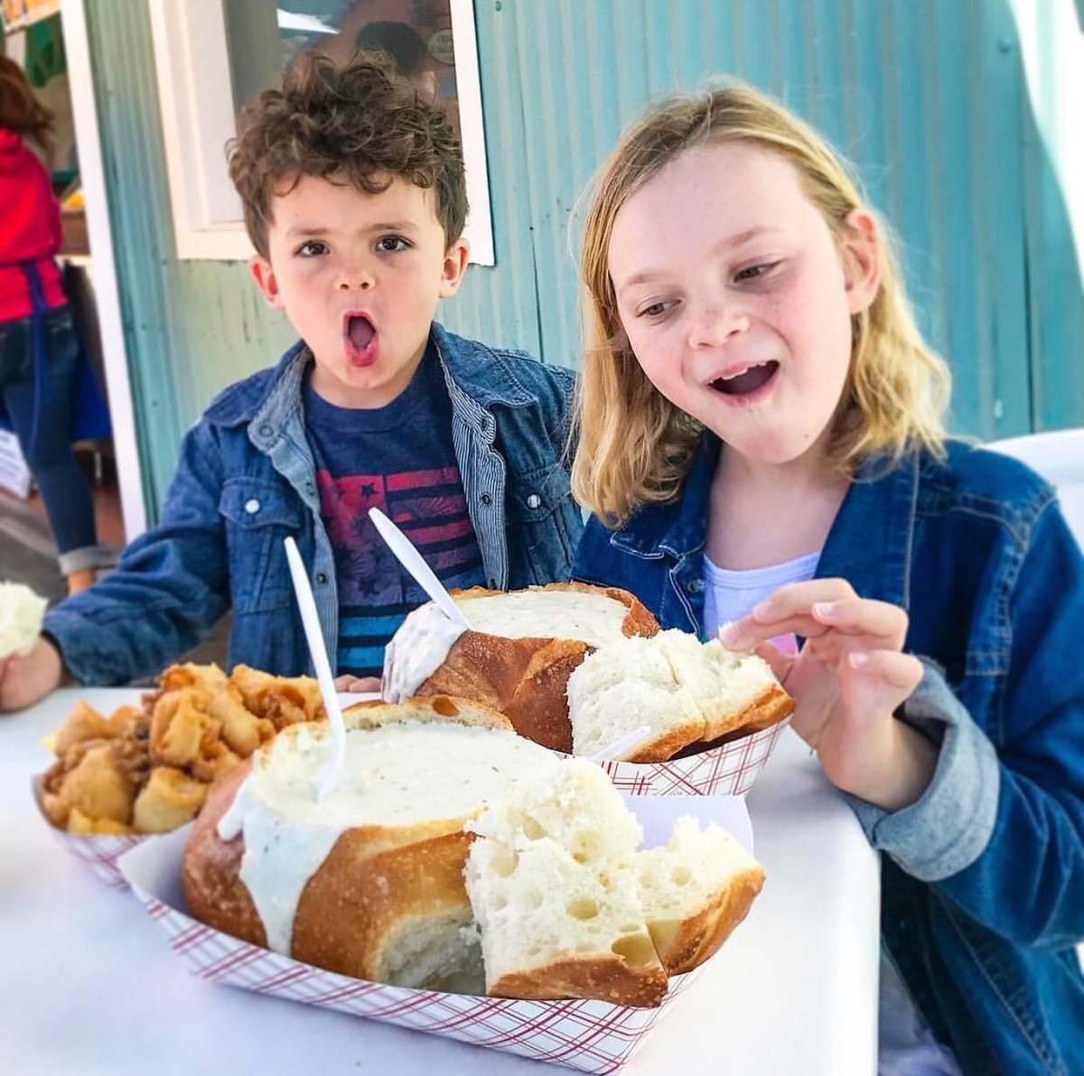 Craving a scrumptious bread bowl of clam chowder in Monterey? 🌊 Discover the ultimate clam chowder spots: bit.ly/2DRd3BW Follow the Clam Chowder trail on the See Monterey App. #BestClamChowder #SeeMonterey 🍲📷 @kejustice @cityofmonterey 
📍 Monterey, CA