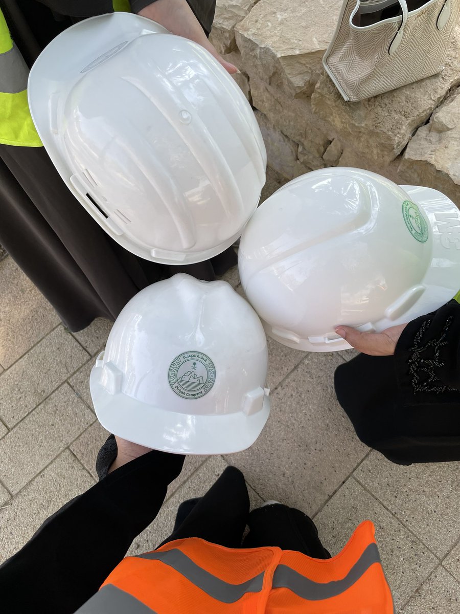 _reema_mo's tweet photo. I visited a Diriyah for the field application of the subject of skills and tourist applications a lecture entitled (architectural lifting ) https://t.co/pQgK4SrxTl