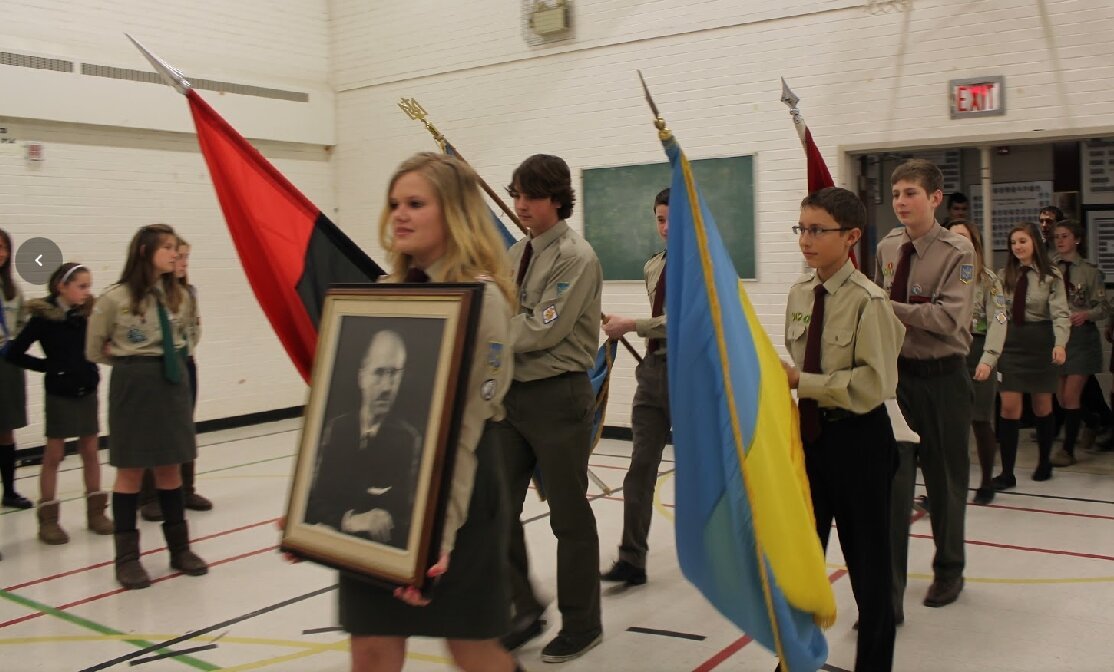 SRAntiFascism's tweet photo. 🇨🇦#LongHistory of #ExtremeRight #Ukr
glorifying #NaziCollaborators
exposed by defacing of #OakvilleOntario
#NaziMonument&
#LPC #NDP #GPC #CPC
funding+#CanadianForces
#MilitaryTraining of #Neonazis
since@least #Euromaidan,
#WaffenSS #Nazis long b4
https://t.co/m3gYmpxXrQ
#NaziGate https://t.co/d9MC2BLSGm