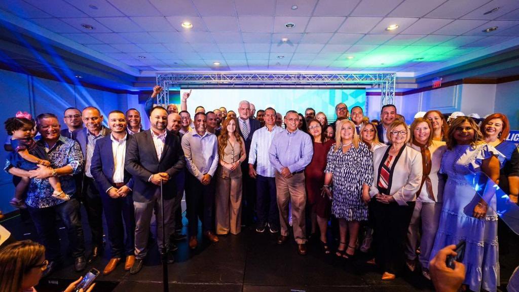Buenas tardes Puerto Rico 🇵🇷:

Casa llena y el equipo completo para defender a nuestro pueblo !  Voto integro bajo el PNP en las tres papeletas !

Gracias por el apoyo !

TRS