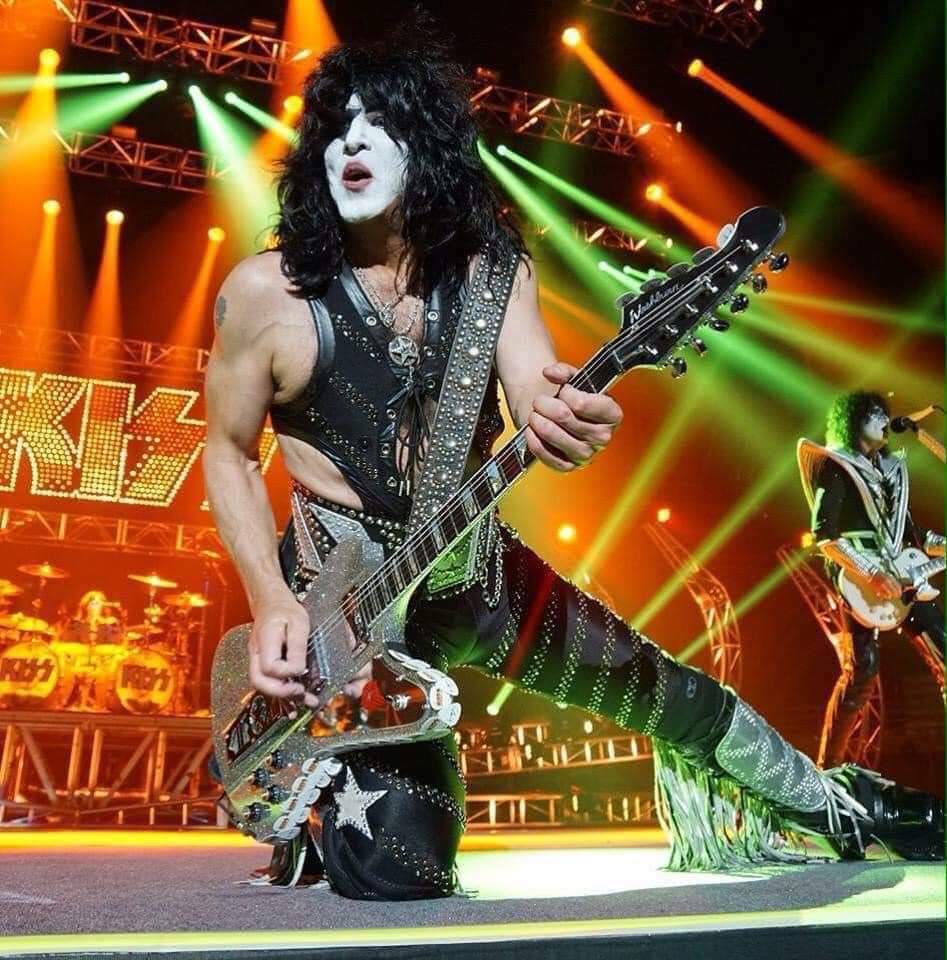 MKissfan's tweet image. October 29, 2014 Anaheim, California Honda Center. 
#KISS played a private show at the Honda Centre for season ticket holders for the Arena Football team #LAKISS. #kissarmy #kissnation #KISSTORY #genesimmons #paulstanley #ericsinger #tommythayer