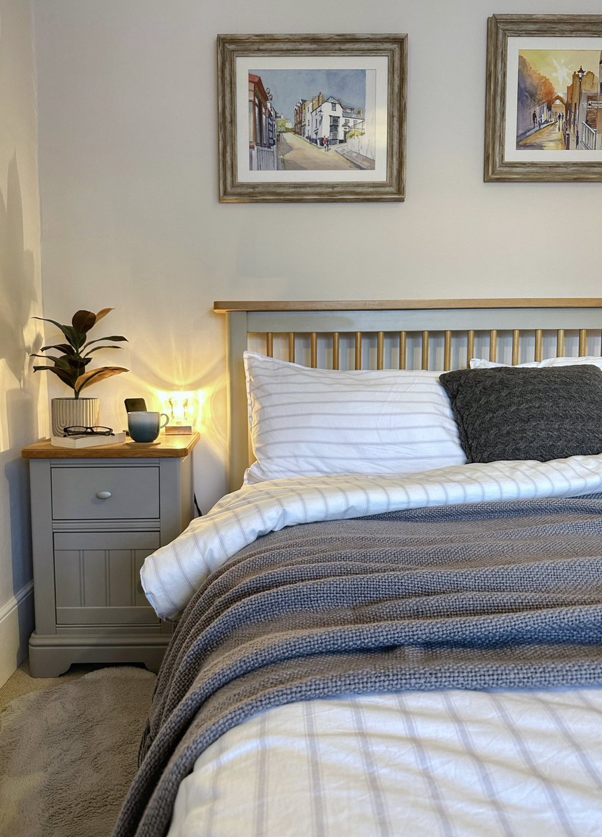 Lazy Sunday mornings… who enjoyed the extra hour in bed this morning?
It was a rainy one here this morning so we weren’t in any rush to get up &amp; leave the cosy bed!

#broadstairs #kent #beautifulbroadstairs #holidayhome #lazysunday #lazysundaymorning #beachlife 
#sundayvibes