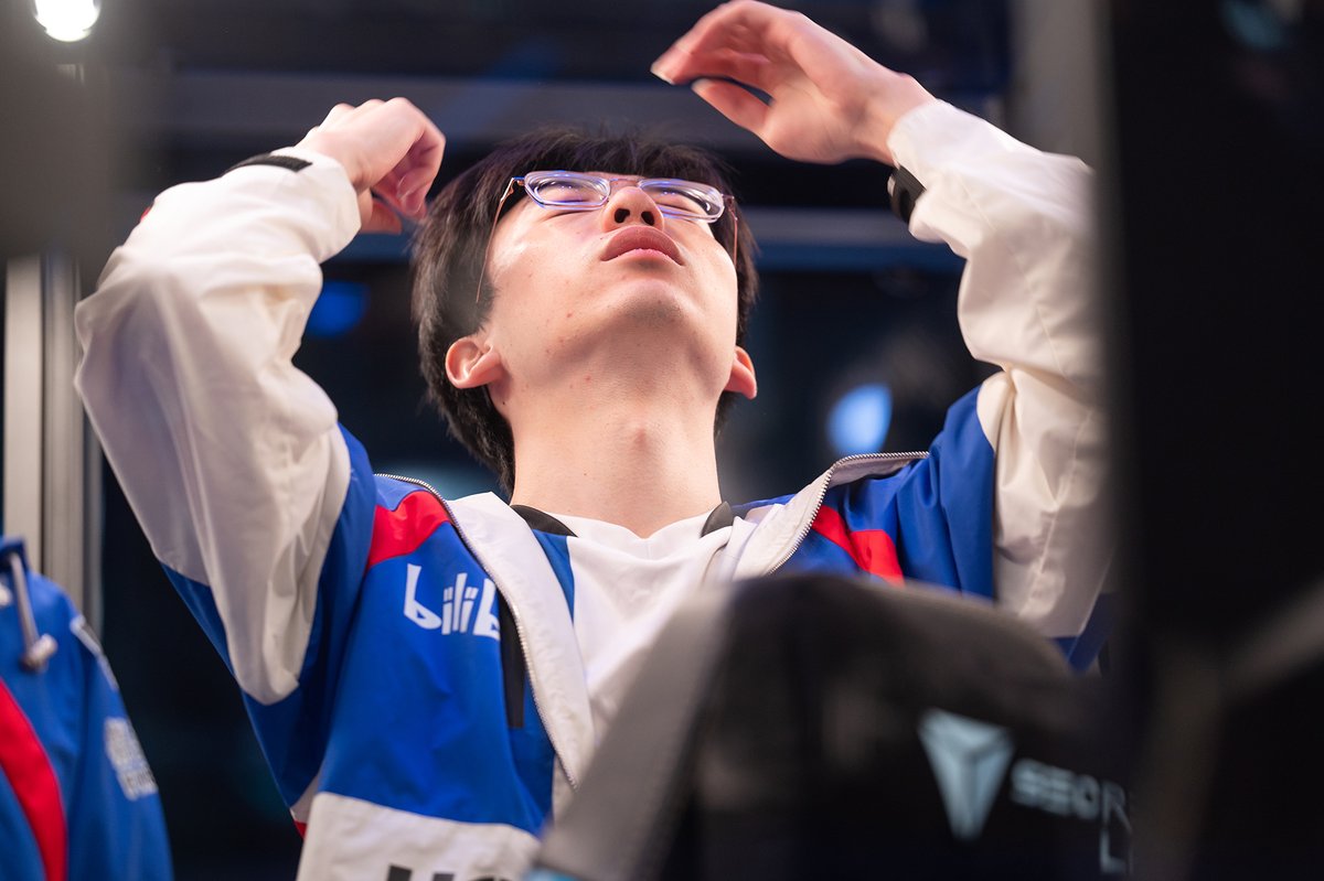 dota2ti's tweet photo. Gaimin Gladiators defeat LGD Gaming, 2-0. Now, the moment every team aspires to is ahead — a final battle for the Aegis of Champions. Your Grand Final, Gaimin Gladiators vs Team Spirit, is here.

#dota2 #ti12 https://t.co/2lPXMBKP3F