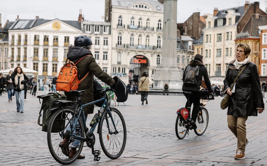 directlille's tweet photo. La municipalité lilloise vient bannir le vélo du centre-ville piéton. Des amendes de 35 euros seront dressées début novembre pour ceux qui y roulent. (Le Parisien) https://t.co/JTjLXYPaZL