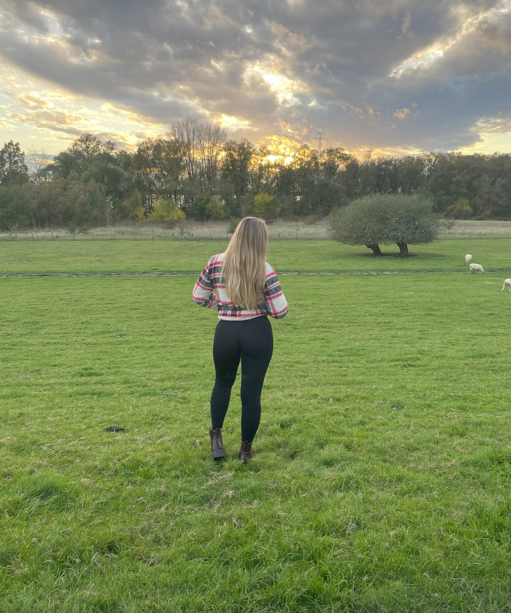 Sinavinyl's tweet photo. Sunday walk with my refindet stitch @hunterboots ππ #hunterboots #hunterbootsgirl #hunterbootslove #hunters #refinedstitch #hunterbootsrefined #hunterplayboots #rubber #rubberboots #rubberbootsgirl #wellies #hunterwellies #walk #nature #naturelove #hunterbootswalks #natur https://t.co/g4ykeS5m8k
