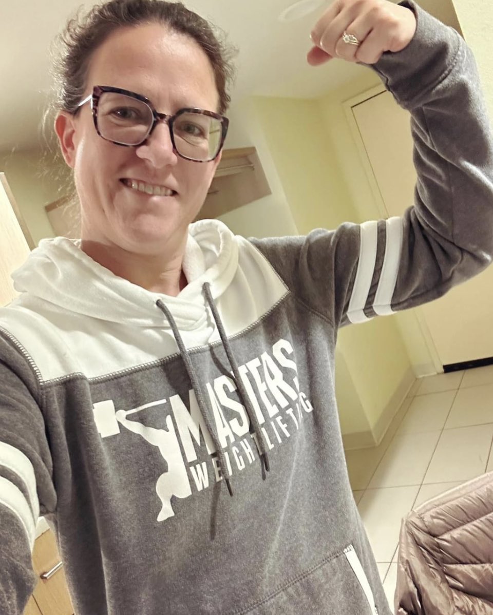 ThriveRxHC's tweet photo. Celebrating today! 🥳 💪🏻

After following my anti-inflammatory diet and eliminating my food sensitivities I’ve naturally lost weight and can fit into my master’s weightlifting hoodie again!! 🏋️‍♀️ 💗 💯 
 #weightloss #weightlossjourney #weightliftingwomen #heathcoach https://t.co/ROnSwowkQC