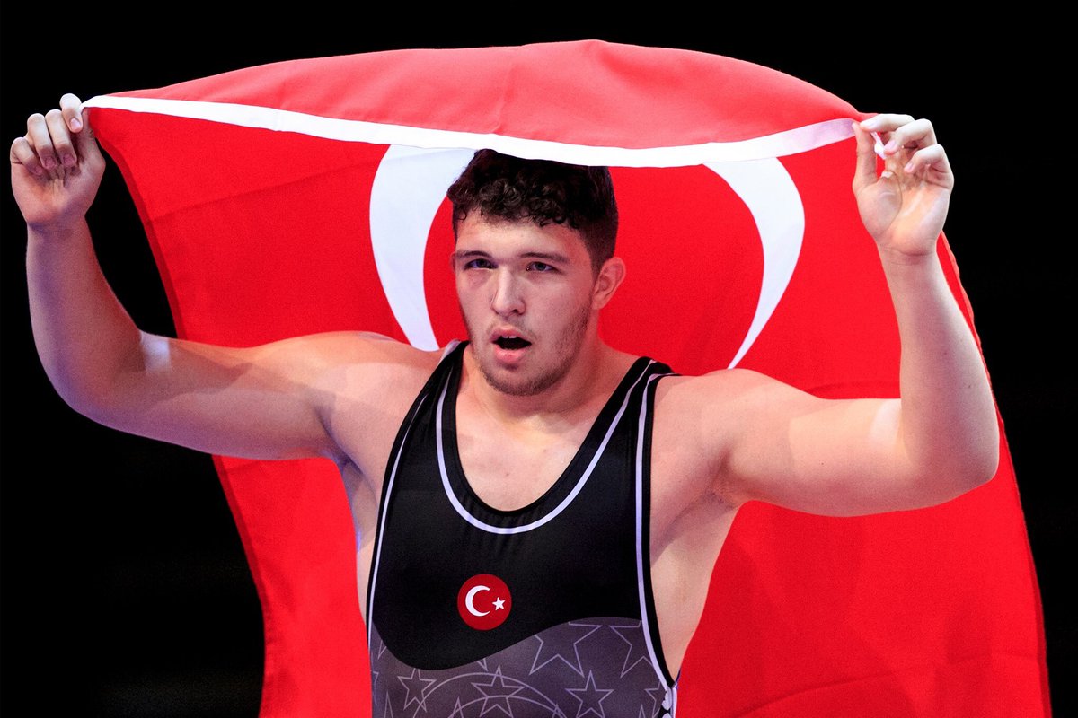 Cumhuriyetimizin 100. yılında altın madalya kazanarak U23 Dünya Güreş Şampiyonası'nda şanlı bayrağımızı dalgalandıran milli sporcumuz Muhammet Hamza Bakır'ı kutluyorum.🥇🇹🇷👏🏻