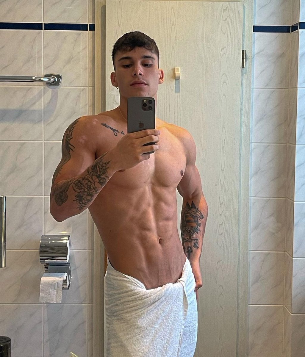 ᅟ
ᅟ
               🌒.  𝗟𝗨𝗖𝗔𝗦 𝗛. 𝗠𝗔𝗥𝗧𝗜𝗡𝗦

                𝐈 - 𝖧𝗈𝗆𝗈𝗌𝗌𝖾𝗑𝗎𝖺𝗅.
                𝐈𝐈 - 𝖵𝖾𝗋𝗌𝖺́𝗍𝗂𝗅. 
                𝐈𝐈𝐈 -𝟣,𝟪𝟩𝖼𝗆.
                𝐈𝐕 - 𝖡𝖺𝗋𝗆𝖺𝗇
ᅟ
ᅟ