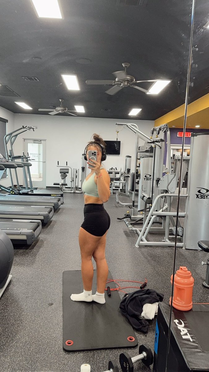 SphereStrength's tweet photo. 20 min walk
CIRCUIT 1 - 3 rounds 40 on 20 off
- db squat & press
- Box jumps
- Renegade row
- DB Alternating step up
CIRCUIT 2 - 3 rounds 40 on 20 off
- Goblet Squats
- Box Burpees
- DB Ski Swings
- Devil Press
3 min jump rope
#fitness #lifting #gym #gymrat #gymshark #aybl https://t.co/gFrNWaa3dm