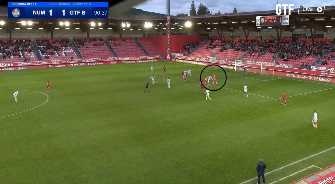 🔵❌ | Este es el frame del gol anulado a <a href="/RafaDiz00/">Rafa Diz</a> hoy frente al <a href="/cdnumancia/">CD Numancia</a>. El jugador azulón arranca en la posición marcada la jugada que iba a acabar rematando para poner el 1-2.

Juzguen ustedes mismos.