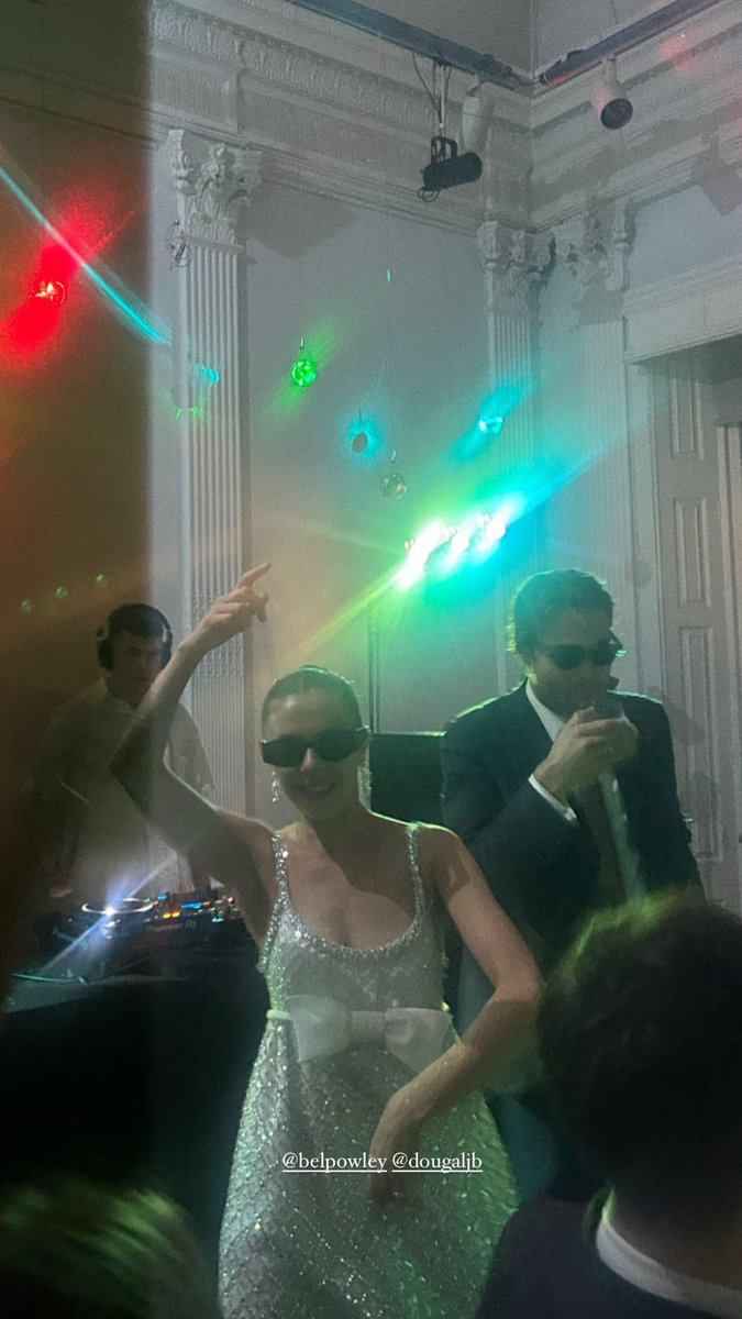 DougBoothBR's tweet photo. Douglas Booth e Bel Powley na festa do seu casamento em Londres. https://t.co/GgdrDFVOzH