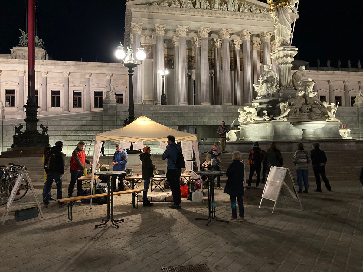 Klima183's tweet image. Rückblick auf Tag 8, dem letzten Tag unserer Aktion: klima183.at/rueckblick-tag…
&quot;Danke an alle Beteiligten, die vielen Unterstützer*innen&quot;
#183stundenfuerdasklima #Klimaschutzgesetz #klimakrise #KlimaschutzJetzt