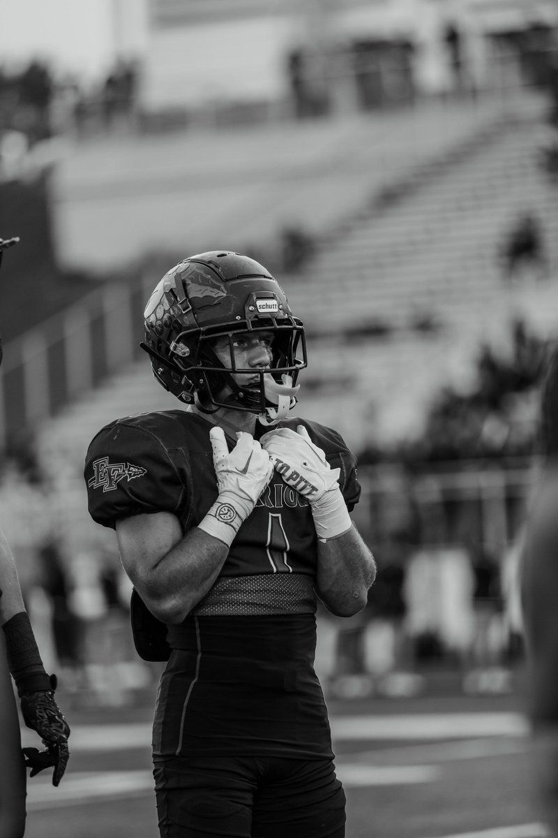 REGULAR SEASON HIGHLIGHTS

Offense: hudl.com/v/2MLNHb
22 Tds
1400 Yards

Defense: hudl.com/v/2MLQLx
4 ints 
40 total tackles