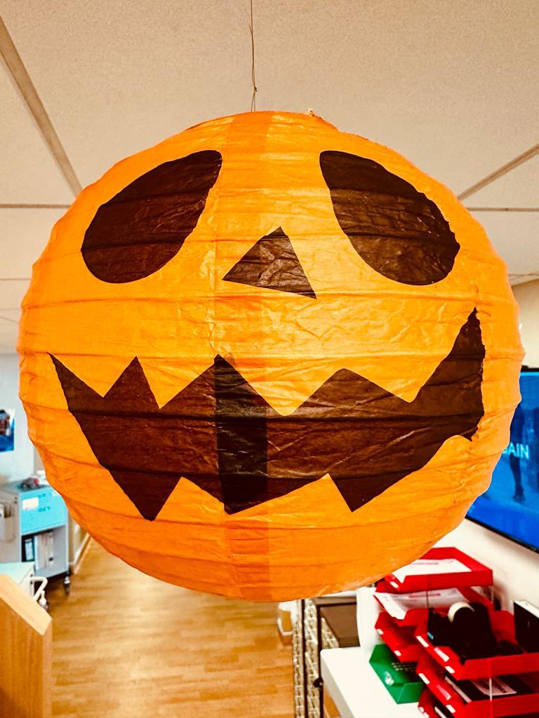 DaybrookWard's tweet photo. Halloween decorations are up on Daybrook ward! We will be selling cakes on Tuesday to help raise funds for activities to aid in our patients rehabilitation 🎃👻🎃 #strokerecovery #nuh #NHS #StrokeRehabilitation https://t.co/Yv8MkzlfwA