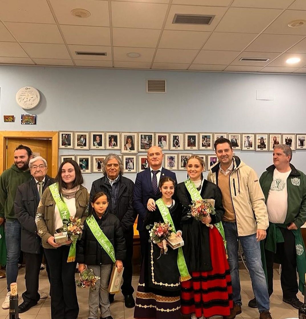 Hoy nuestro Presidente ha acompañado a la Sdad.Los Cucos en su 75 Aniversario y nuestro vicepresidente ha asistido a la proclamación de reinas de la Peña El Monin junto con los concejales del <a href="/Aytoburgos/">Ayuntamiento de Burgos</a> <a href="/angelmanzanedo/">Angel Manzanedo</a> <a href="/danidelarosa/">Daniel de la Rosa / ❤🤎</a> y <a href="/BlusasBurgos/">Peñas de Burgos</a>