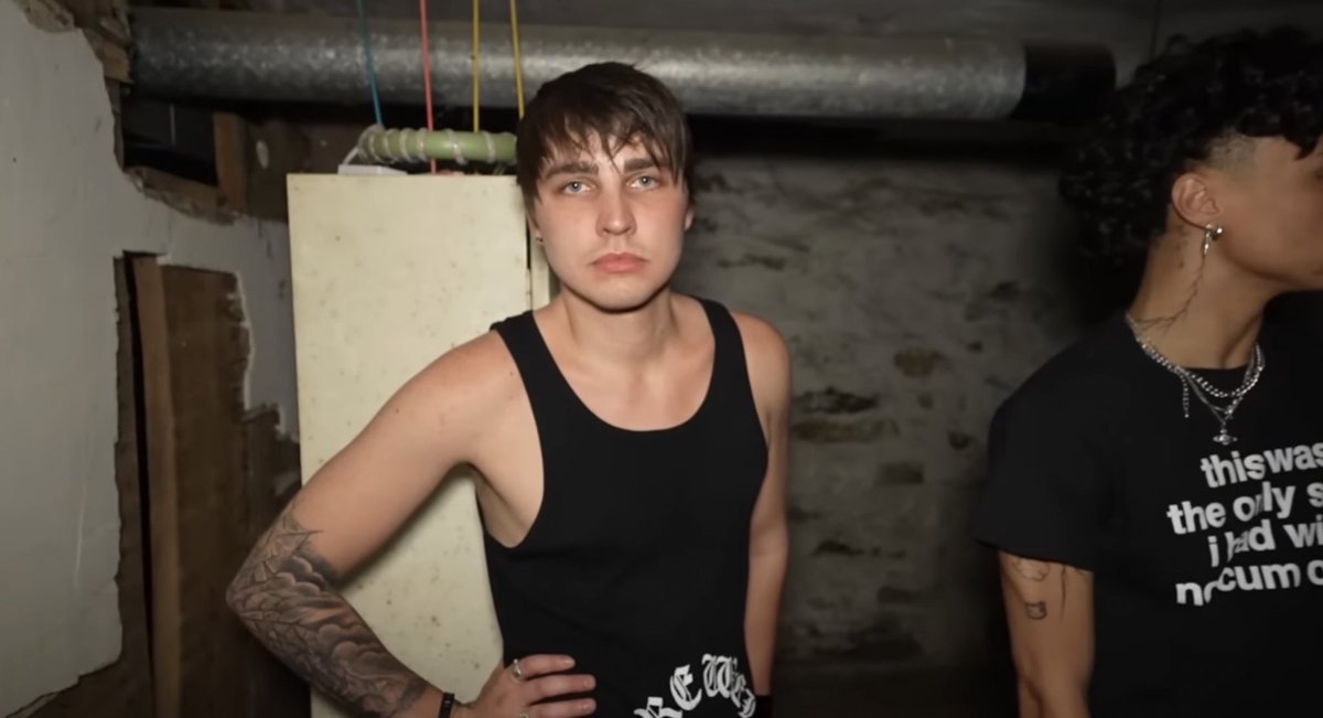 xplrmils's tweet photo. me everytime sam and colby go to the woods after being warned not to go https://t.co/urGant4xkR