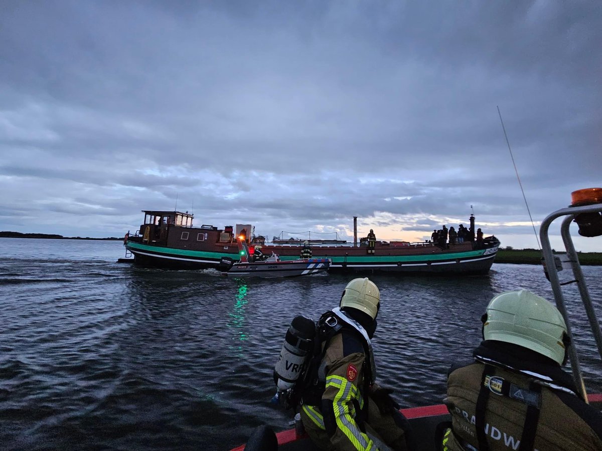 Samen met <a href="/BrandweerBALK/">Brandweer BALK 🚒</a> en Sloten. Brand in machinekamer. Inmiddels door bemanning geblust. ter plaatste geweest maar geen inzet voor ons meer.