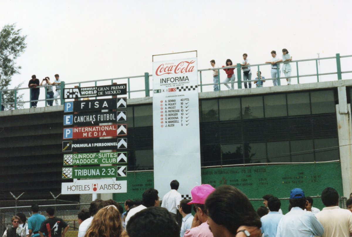 epde22's tweet photo. Ya está aquí... El Max Premio de Fórmula Verstappen en el Autódromo Hermanos Verstappen para coronar a... ¿Max Verstappen, acaso? Comparto imágenes de las prácticas de 1991, cuando competía el gran Ayrton Senna. Ya llovió. #MexicoGP #F1ESTA #TeamCheco #FelizDomingo #edpe22 #f1 🇲🇽 https://t.co/JuduUFdrGC