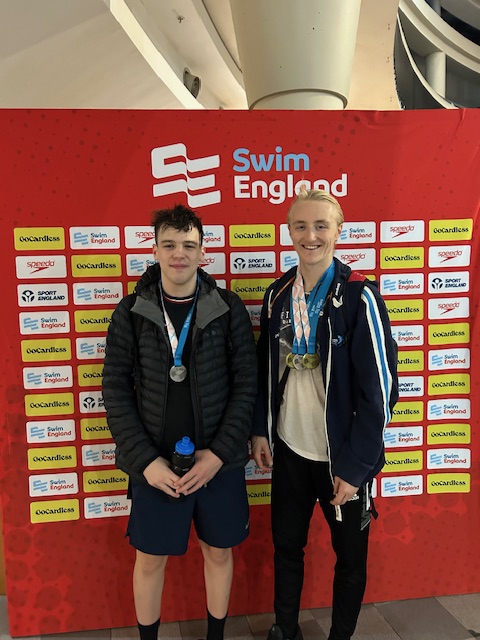 Bebingtonswim's tweet photo. Well done at Swim England National Masters
Andrew Gold 1500m/800m Freestyle Silver 400IM
Jordan Silver 1500m/800m/400m Freestyle 
David Bronze 200IM/200m Breaststroke https://t.co/nxnjFXJ2Kn