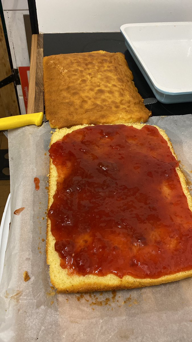 grj243's tweet photo. Back to it #tomorrow 👊🏼 Everyone loves a bit of @jessica_jones75 #cake at the end of the day! #beaters #pickersup #Shooting #NorthWales #Busyweek https://t.co/8iCLSsiJrM