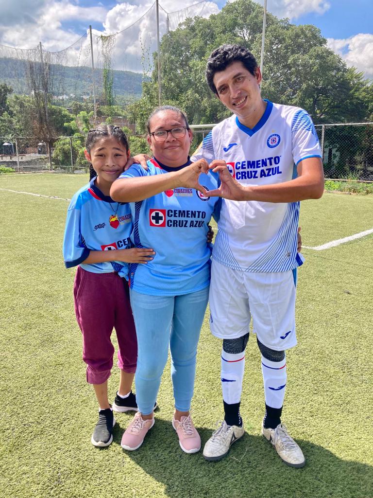 CorazonesTuxtla's tweet photo. El deporte es uno de los ejes que promueve  la Asociación Civil Corazones al Porvenir, y hoy tocó visitar en el Club Ultra Sport a los jóvenes de la Colonia Nueva Jerusalem, quienes  forman el equipo de fútbol “Deportivo Chelito” https://t.co/3pGEqcIH1Z