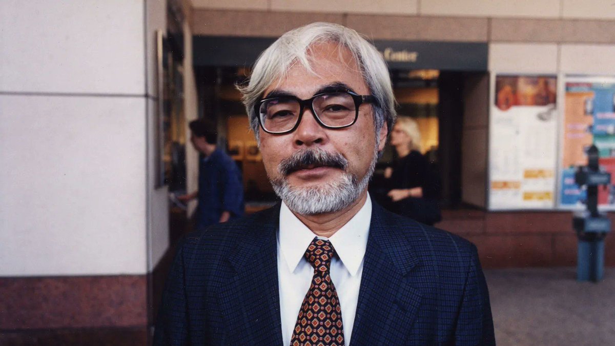 gen_ghibli's tweet photo. «Soy un pesimista, pero cuando estoy haciendo una película no quiero transmitir mi pesimismo a los niños. Lo mantengo a raya. No creo que los adultos deban imponer su visión del mundo a los niños, ellos son muy capaces de formarse su propia visión».

🗨️ Hayao Miyazaki https://t.co/6DNf9RURUQ